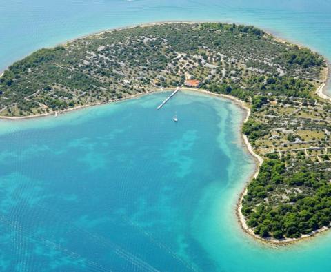 Unique oppportunity to buy 31 500 sq.m. of land on the island near Kornati Nature Park with a functioning restaurant and a marina 