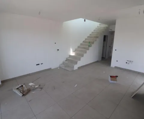 Dwupoziomowy penthouse z tarasem na dachu w Pag w Novalji - pic 16 Dwupoziomowy penthouse z tarasem na dachu w Pag w Novalji - pic 16