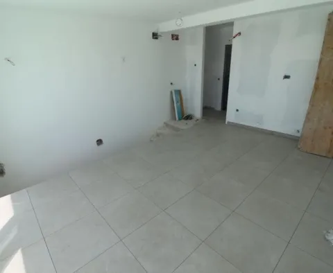 Dwupoziomowy penthouse z tarasem na dachu w Pag w Novalji - pic 19 Dwupoziomowy penthouse z tarasem na dachu w Pag w Novalji - pic 19