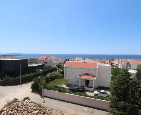 Dwupoziomowy penthouse z tarasem na dachu w Pag w Novalji - pic 20 Dwupoziomowy penthouse z tarasem na dachu w Pag w Novalji - pic 20