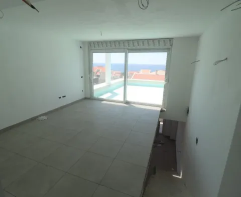 Dwupoziomowy penthouse z tarasem na dachu w Pag w Novalji - pic 24 Dwupoziomowy penthouse z tarasem na dachu w Pag w Novalji - pic 24