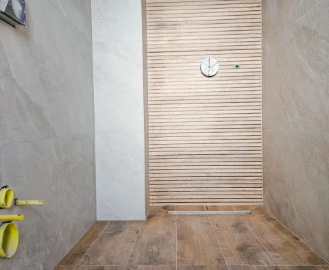 Luxusní vila s moderním designem v Barbat na ostrově Rab, jen 300 metrů od moře, na prodej - pic 25