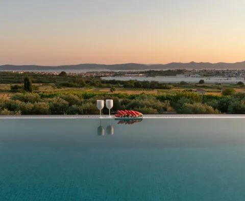 Two luxury 5***** design villas with pools and sea view on 9500 sq.m. terrain in Zadar area, for sale - pic 11