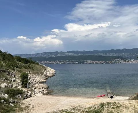 Vila ve středomořském stylu s bazénem v první řadě u moře na ostrově Krk, v novém komplexu čtyř luxusních vil, na prodej - pic 18