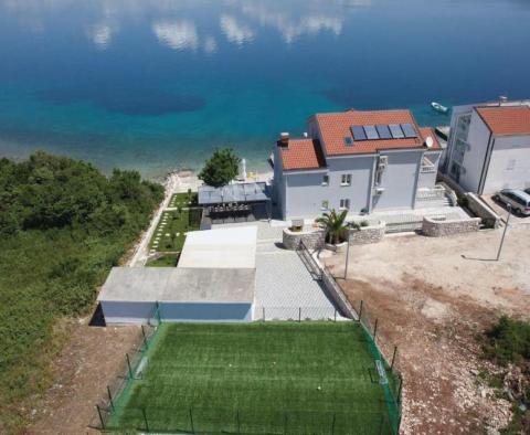 Piękna nowo wybudowana willa z basenem na wyspie Peljesac, tuż przy plaży - pic 6
