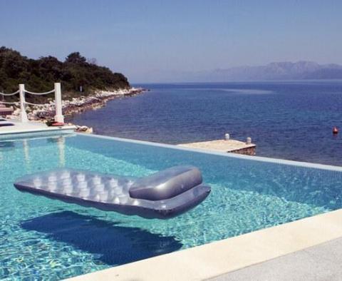 Piękna nowo wybudowana willa z basenem na wyspie Peljesac, tuż przy plaży - pic 32