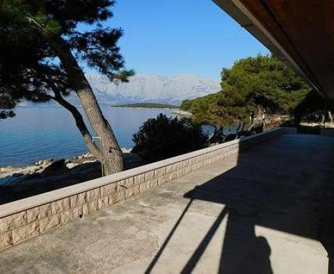 Villa unique en bord de mer sur l'île de Brac sur 11000 m2 de terrain en bord de mer - pic 5