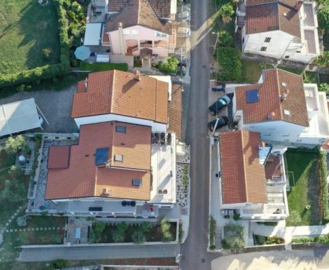 Mehrfamilienhaus mit 6 Wohneinheiten mit Meerblick in POREČ, nur 200 m vom Meer entfernt - foto 3