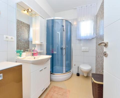 Exceptional tourist property in Zaton with 5 apartments, just 20 meters from the beach - pic 20