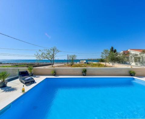 Exceptional tourist property in Zaton with 5 apartments, just 20 meters from the beach - pic 8