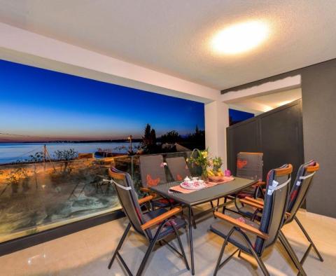Exceptional tourist property in Zaton with 5 apartments, just 20 meters from the beach - pic 32