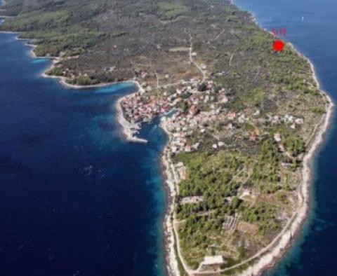 Beau terrain en front de mer pour la construction de villas de luxe à Hvar 