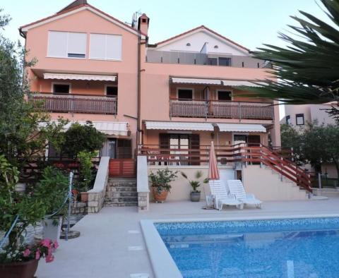 Mini-hotel in Peroj just 600 meters from the sea, 20 bedrooms in total 