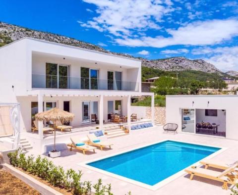 Eine wunderschöne Neubauvilla mit Pool auf einem 860 qm großen Grundstück in Split Stadtrand - foto 2