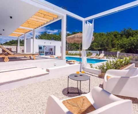 A beautiful newly built villa with pool on an 860 sqm land plot in Split outskirts - pic 7