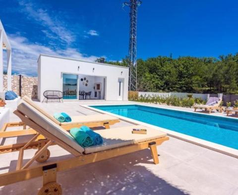 Eine wunderschöne Neubauvilla mit Pool auf einem 860 qm großen Grundstück in Split Stadtrand - foto 8