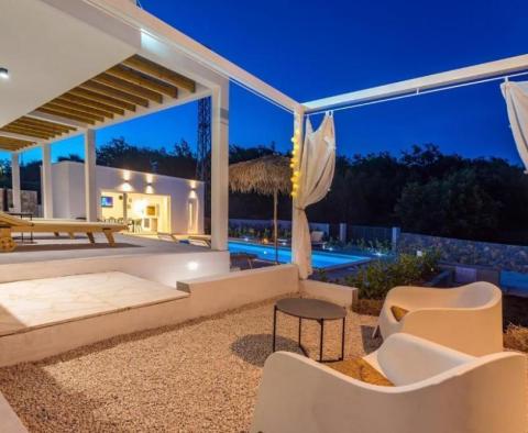 A beautiful newly built villa with pool on an 860 sqm land plot in Split outskirts - pic 37
