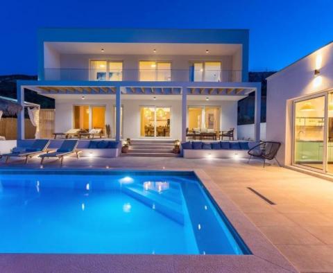 A beautiful newly built villa with pool on an 860 sqm land plot in Split outskirts - pic 38