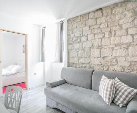 Voll modernisiertes Steinhaus mit 4 Wohnungen in der Altstadt von Trogir - foto 12
