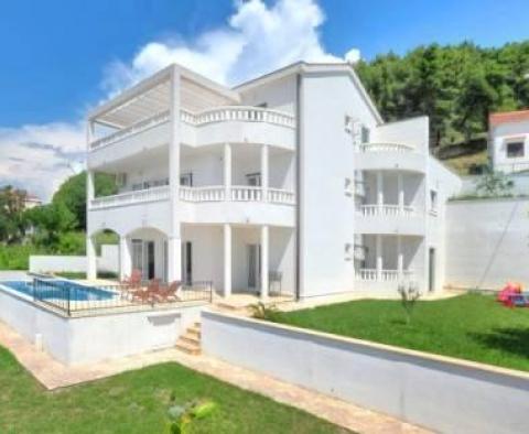 Solid villa with pool and fantastic views in Solin near Split 