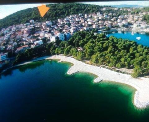 Seltenes Grundstück zum Verkauf auf Ciovo mit Panoramablick auf das Meer - foto 2