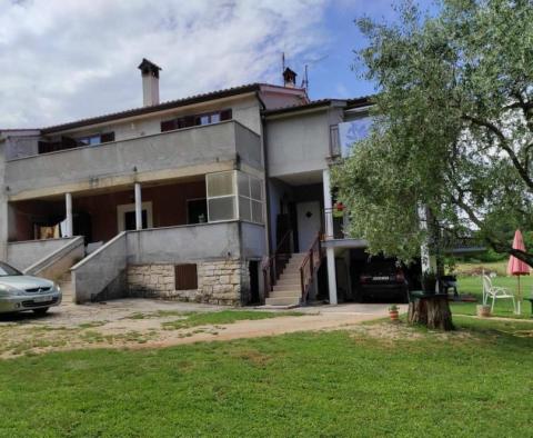 Large estate in Katoro area of Umag just 500 meters from the sea, land plot of 7357 sq.m. - pic 2