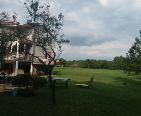 Large estate in Katoro area of Umag just 500 meters from the sea, land plot of 7357 sq.m. - pic 8