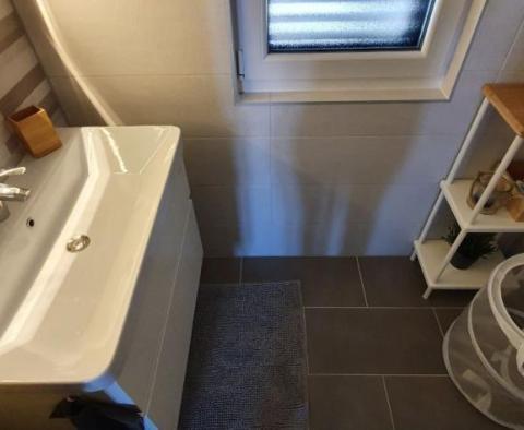 Dům se 3 apartmány Crveni Vrh, Umag jen 250 metrů od moře - pic 20