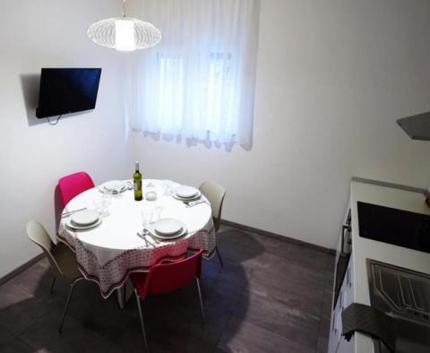 Bel appartement avec 4 appartements dans le quartier populaire de Pjescana Uvala, Medulin - pic 10