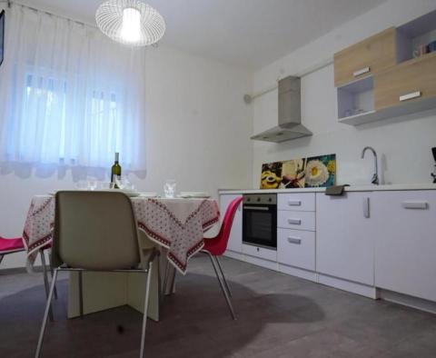 Schönes Apartmenthaus mit 4 Wohnungen im beliebten Pješčana Uvala, Medulin - foto 20