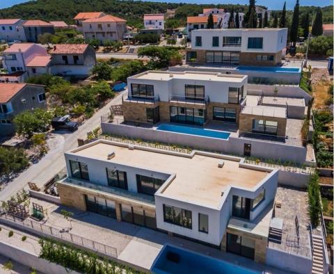 Neue Villa der zweiten Linie auf der Halbinsel Ciovo in einer modernen Wohnung - foto 14