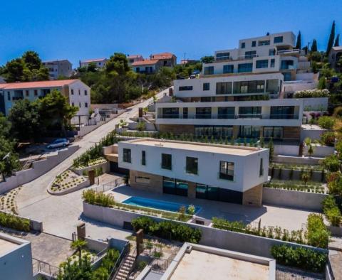 Neue Villa der zweiten Linie auf der Halbinsel Ciovo in einer modernen Wohnung - foto 29