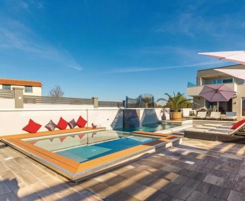 Beautilful design-winning ultra-modern villa in Pula area - pic 2