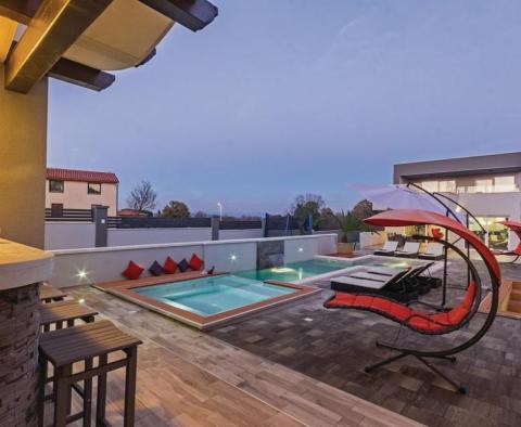 Beautilful design-winning ultra-modern villa in Pula area - pic 20