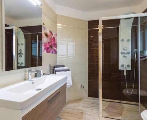 Beautilful design-winning ultra-modern villa in Pula area - pic 33