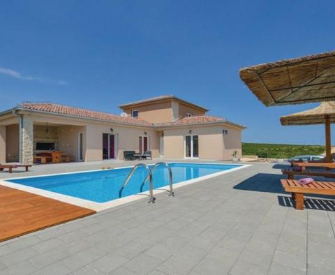Neue Villa in der Gegend von Zadar mit Pool und Tennisplatz - foto 4