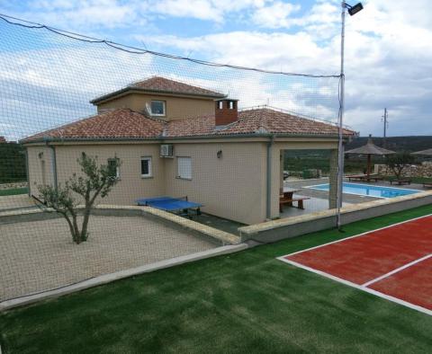 Neue Villa in der Gegend von Zadar mit Pool und Tennisplatz - foto 19