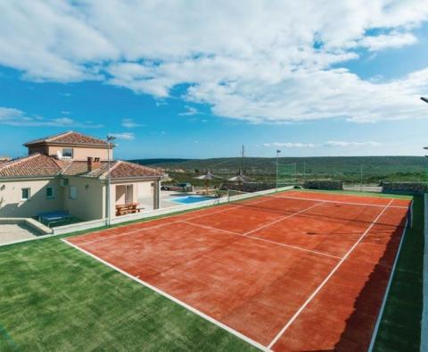 Neue Villa in der Gegend von Zadar mit Pool und Tennisplatz - foto 20