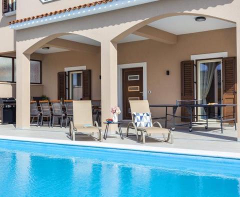 Villa avec piscine et deux unités résidentielles - pic 3
