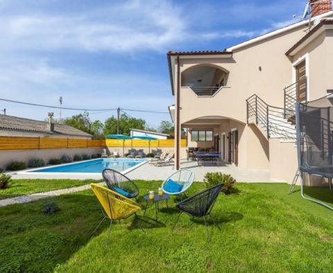 Villa avec piscine et deux unités résidentielles - pic 41