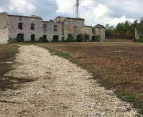 Fantastický investiční pozemek na loukách vnitřní Istrie - na 1 hektaru pozemku - pic 4