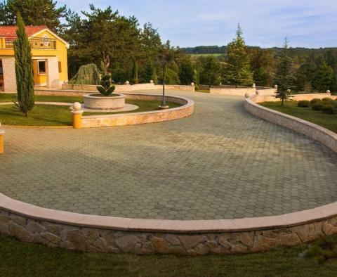 Exklusives Anwesen mit großem Garten und zusätzlichen Einrichtungen, Žminj - foto 7