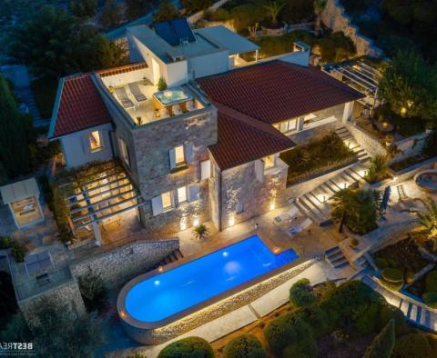 Beautiful stone villa on Brač in the style of Italian palazzo - pic 3