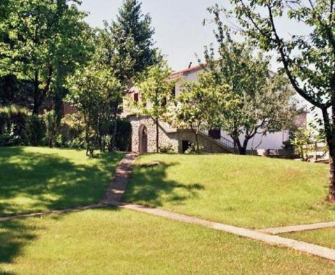 Touristische Einrichtung mit 8 Wohnungen und 1300m2 Garten in Lovran - foto 2