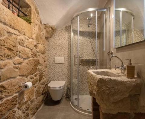 Стильная дизайнерская каменная вилла с 4 спальнями и бассейном, Цриквеница - фото 22