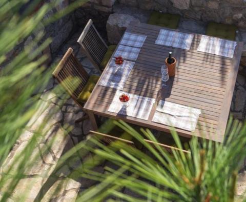 Фантастическое поместье на острове Крк с двумя каменными виллами и видом на море в стиле Прованс - фото 14