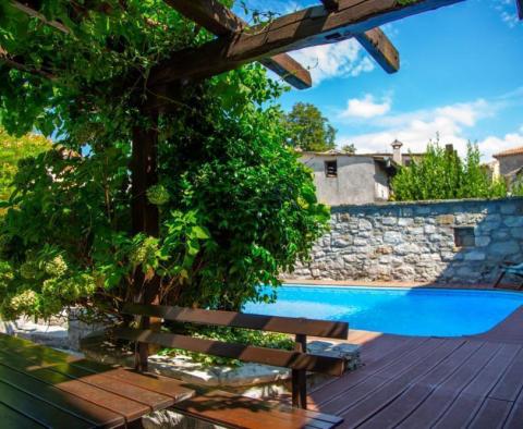 Erstaunliches Anwesen im Hinterland Istriens mit 3 Steinhäusern und Swimmingpool in GRAČIŠĆE - foto 2