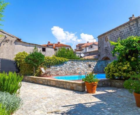 Erstaunliches Anwesen im Hinterland Istriens mit 3 Steinhäusern und Swimmingpool in GRAČIŠĆE - foto 7