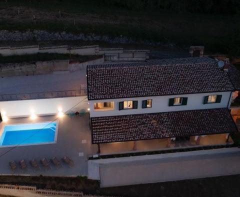 Ravissante villa avec piscine et belle vue sur la verdure - pic 3