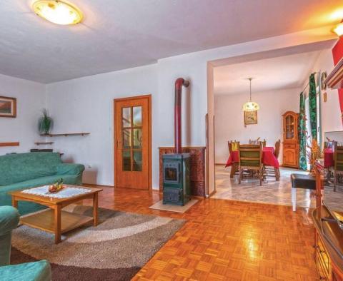 Dom z apartamentami na obrzeżach Puli! - pic 9